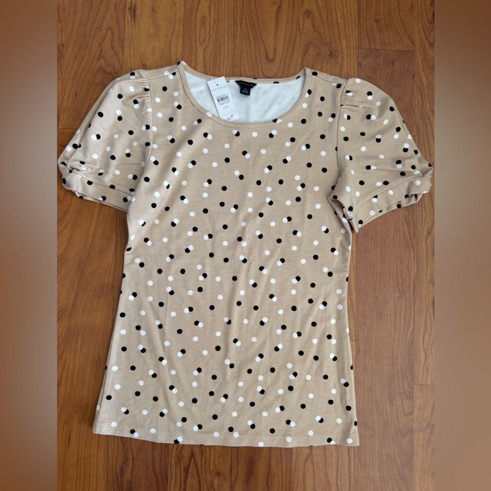 New! Ann Taylor Beige Polka Dot Short Sleeve Top size Xxs